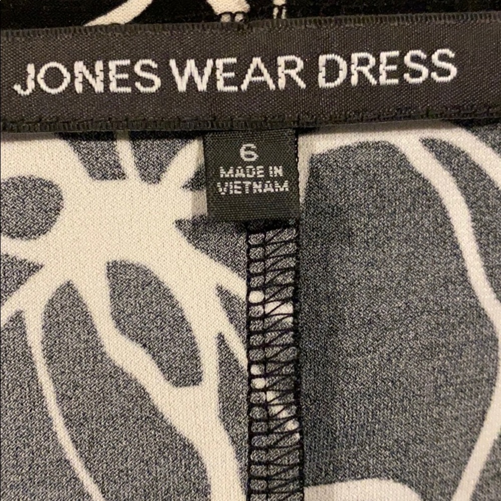 Women’s dress - Picture 3 of 4